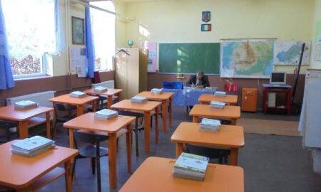 Elevii din 13 localități din România vor învăța în scenariul galben