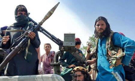 Talibanii au ucis patru persoane și le-au atârnat cadavrele în public. „Este o lecție”