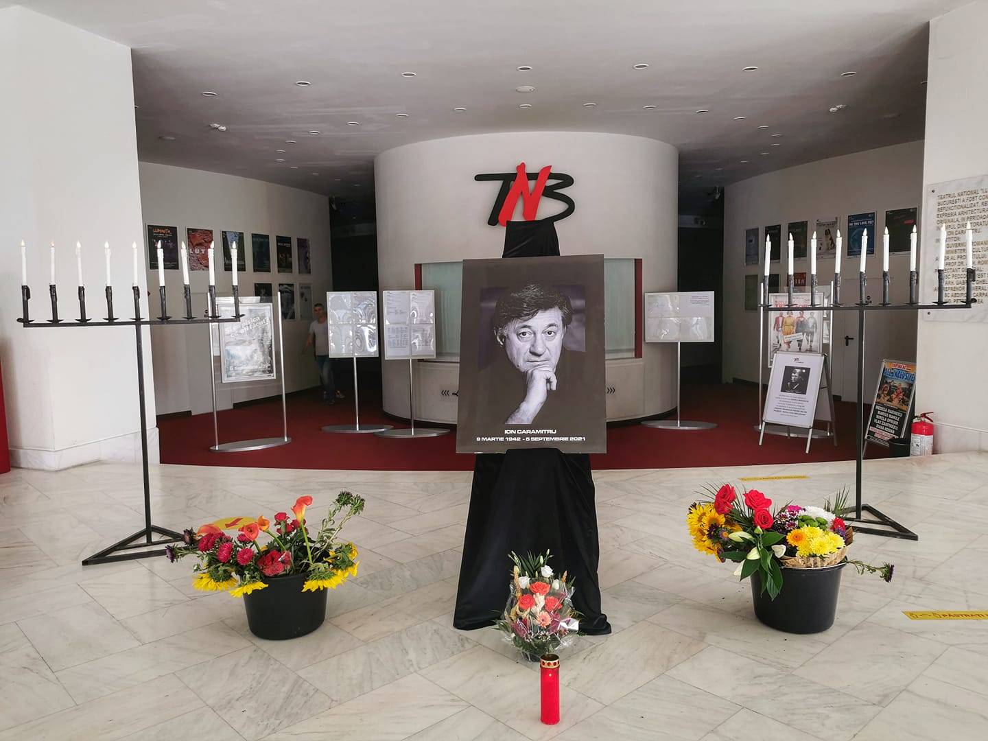 Cartea de condoleanțe deschisă ca omagiu pentru cel ce a fost marele și iubitul actor român, Ion Caramitru