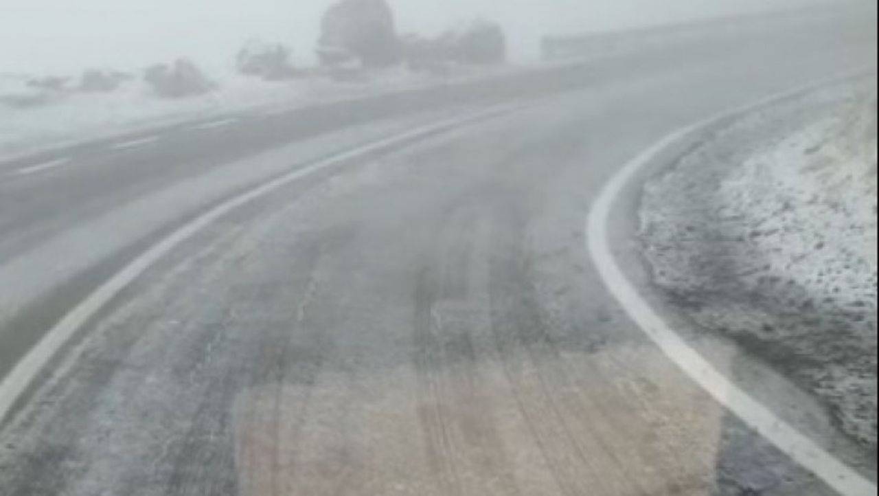 A nins în România! Imagini cu prima zăpadă, pe Transfăgărășan