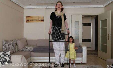 Guinness World Records a identificat cea mai înaltă femeie din lume! Iată cum arată cea care are peste 2 metri