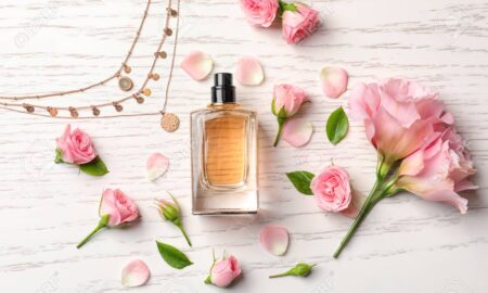 Top 5 parfumuri florale care să-ți amintească de vară și zilele însorite pe care trebuie să le încerci