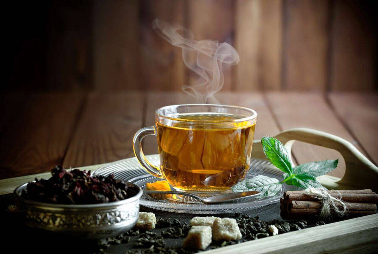 Cele mai bune ceaiuri pentru ameliorarea tusei și durerilor în gât