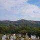 Tranșee în cimitirele române! Primăria Botoșani a închiriat un excavator pentru a putea înmormânta persoanele decedate