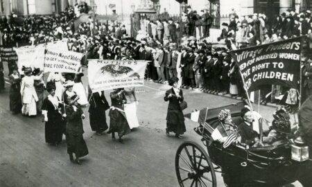 23 octombrie: 106 ani de la protestul sufragetelor. 25.000 de femei și-au cerut drepturile