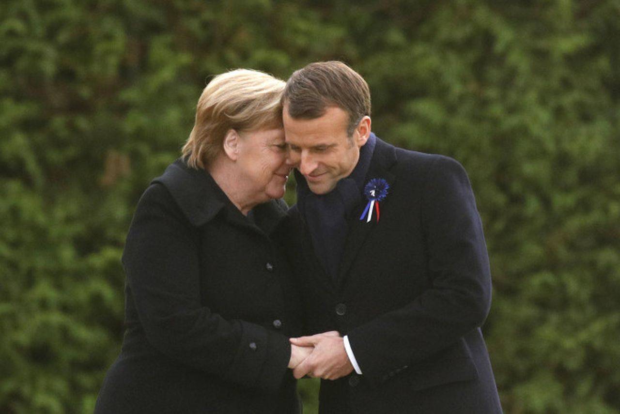 Angela Merkel va fi decorată de președintele Franței cu Marea Cruce a Legiunii de Onoare