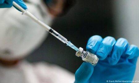 Primele zone în care vaccinul devine obligatoriu. O țară vrea să stabilească o amendă de peste 7.000 de euro