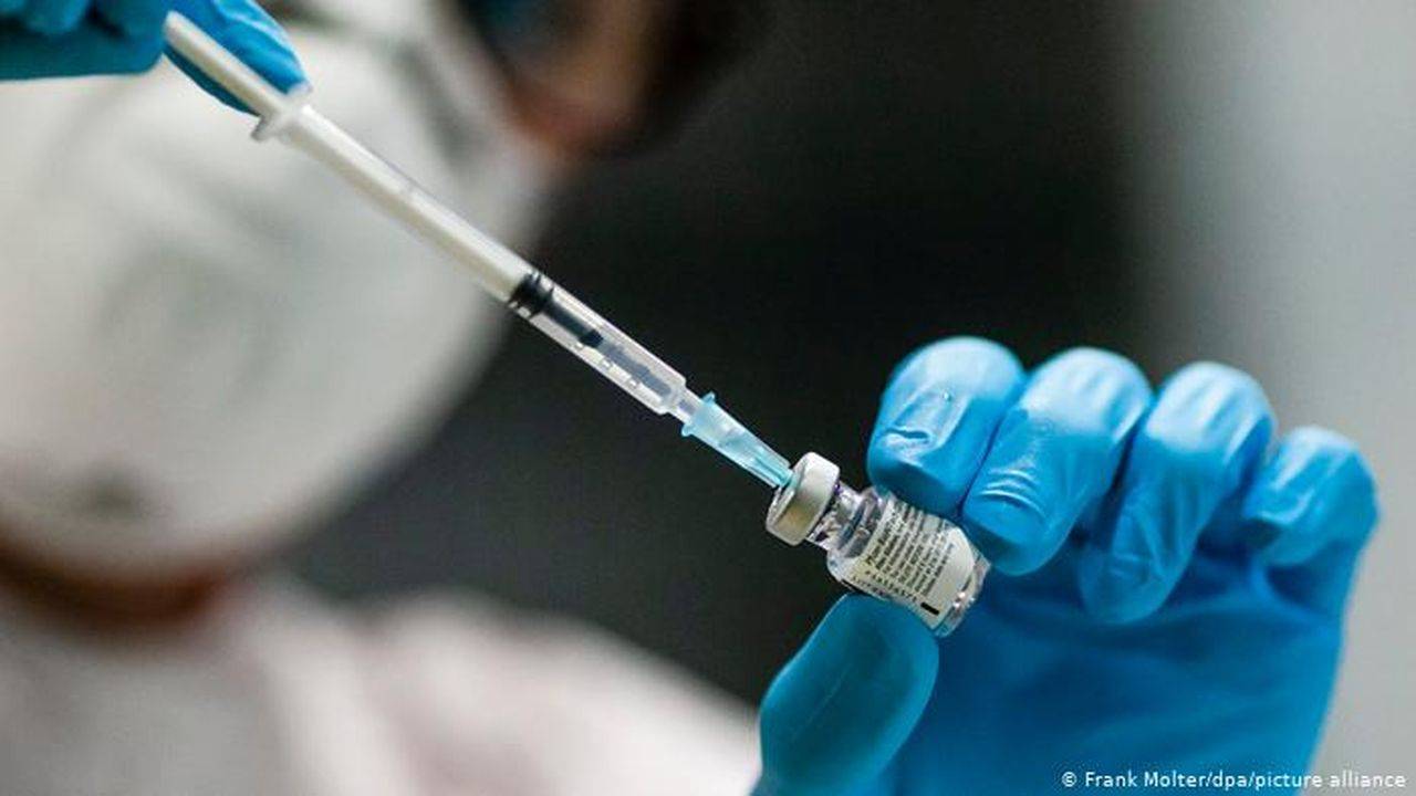 Primele zone în care vaccinul devine obligatoriu. O țară vrea să stabilească o amendă de peste 7.000 de euro