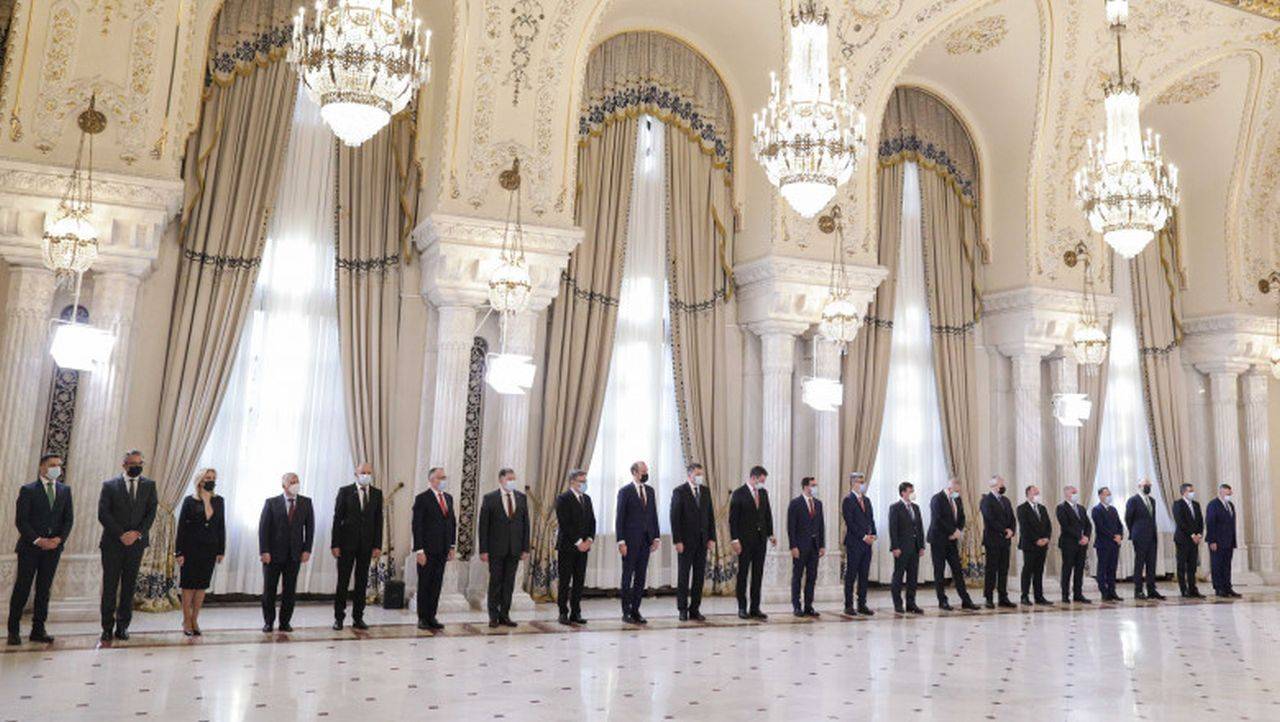 Miniștrii Guvernului Nicolae Ciucă au depus jurământul. Klaus Iohannis a făcut primele declarații