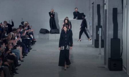 Chanel a avut cea mai recentă prezentare – Colecția Métiers d’Art 202122. Explozie de culoare și creativitate