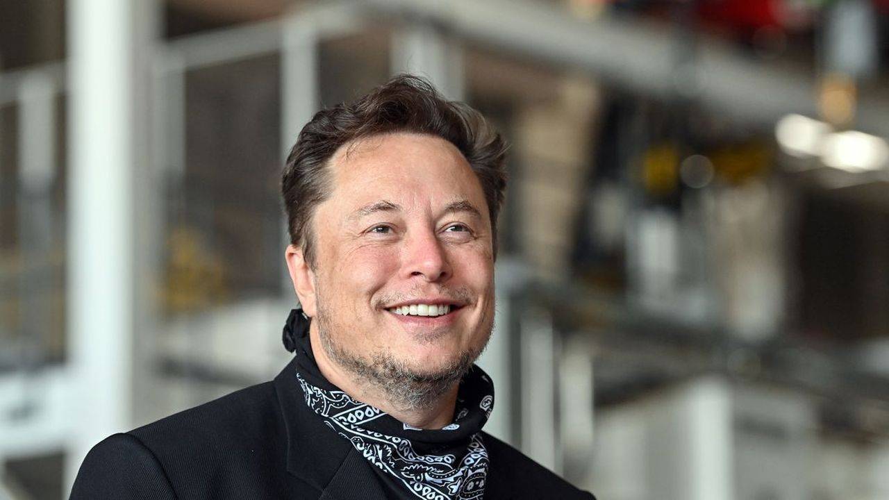 Elon Musk ar vrea să renunțe la afaceri și să fie influencer. Ce mesaj a transmis acesta pe Twitter