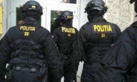 Percheziții pe bandă rulantă în România. Oamenii legii au descins în sute de locuințe