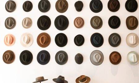 Cum să încadrezi corect pălăriile în ținuta ta de zi cu zi
