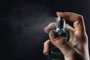 Istoria parfumului- de la combaterea mirosurilor neplăcute din Egiptul Antic, la parfumul Chanel No. 5