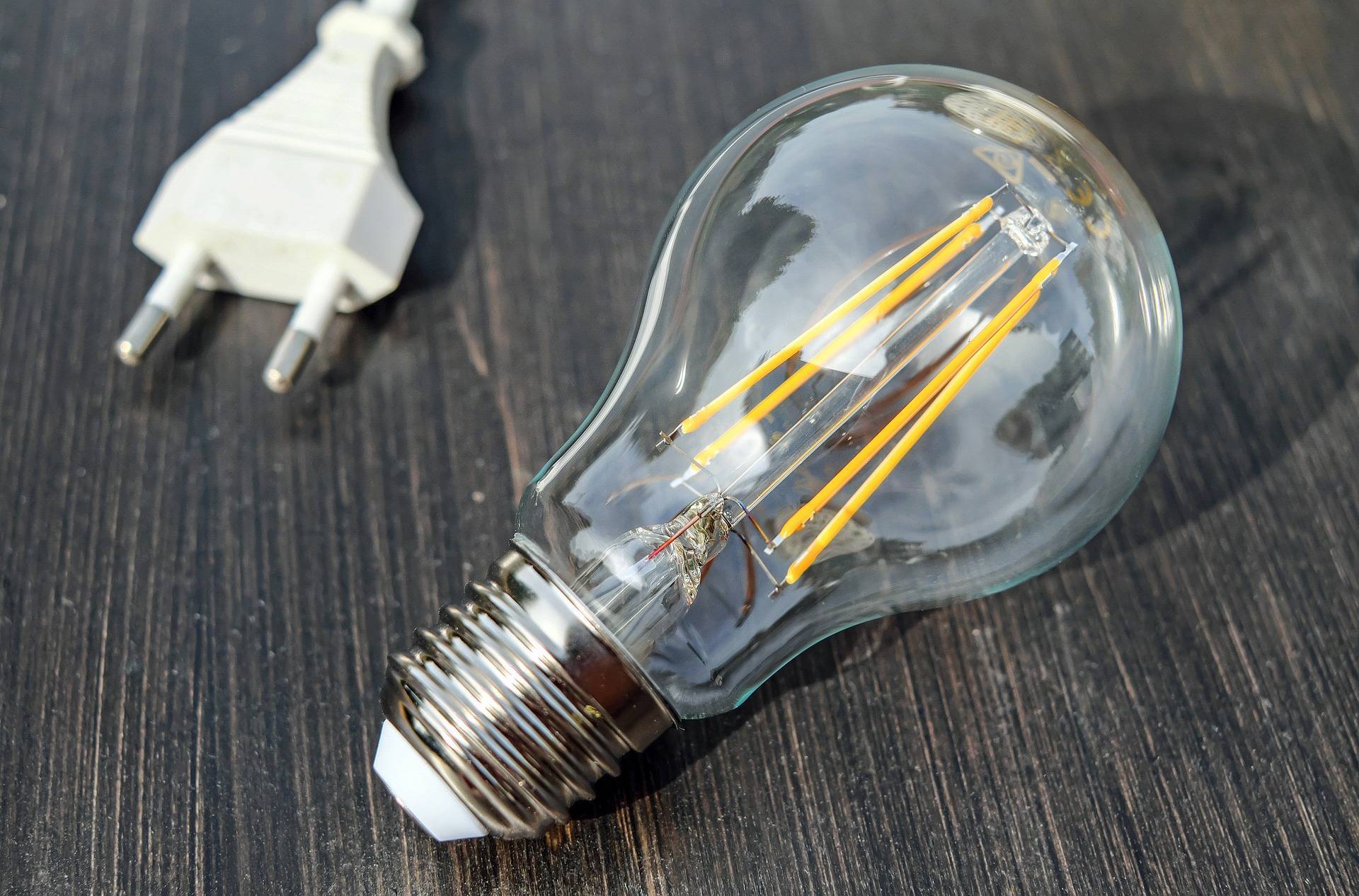 Consumatorii riscă să rămână fără energie electrică chiar dacă și-au plătit facturile. Cum se poate întâmpla acest lucru