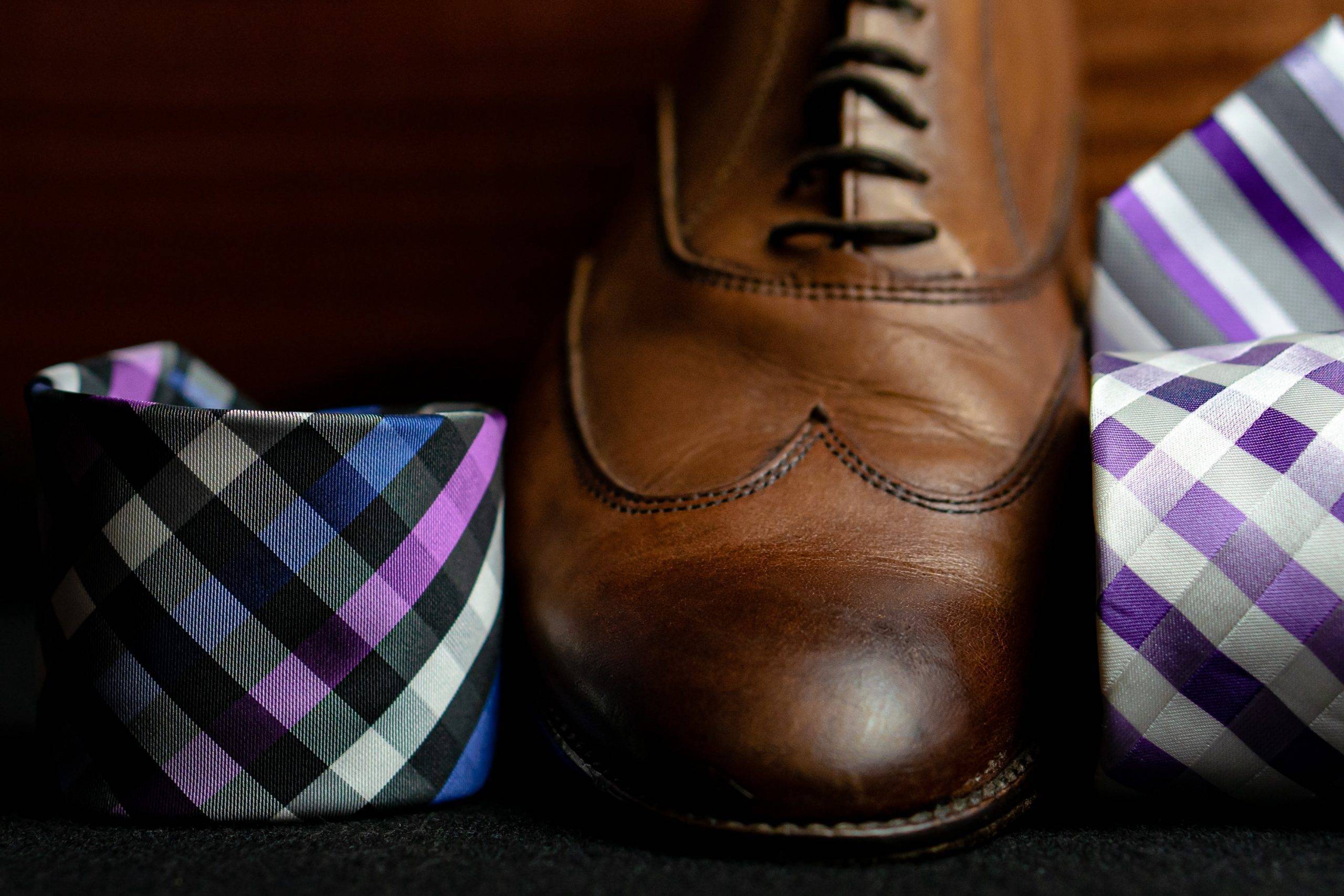 Cravată și pantofi eleganți