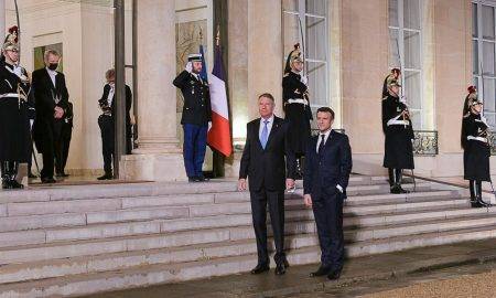Foto. Klaus Iohannis a ajuns seara aceasta în Franța. Cum a fost primit de Macron și ce vor face liderii celor două țări