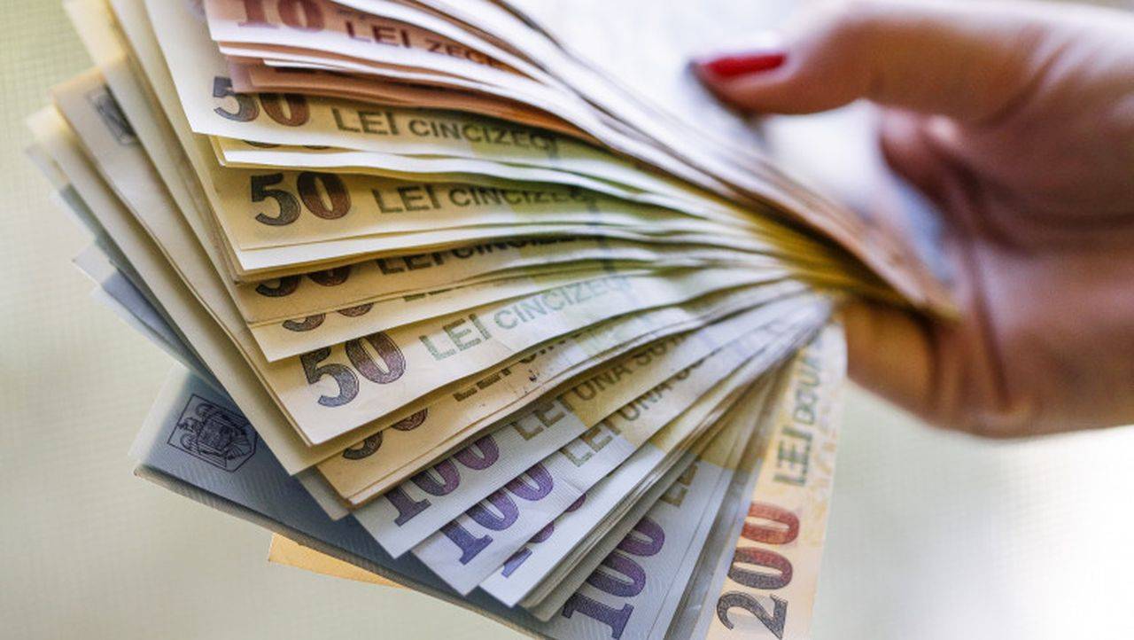 Românii care au rate la bancă se confruntă cu noi majorări. Indicele ROBOR a urcat la 5,20%