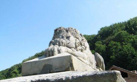 Monumentul funerar „La leu”, închinat generalului rus Grigori Yakovlevici Skariatin, va fi relocat