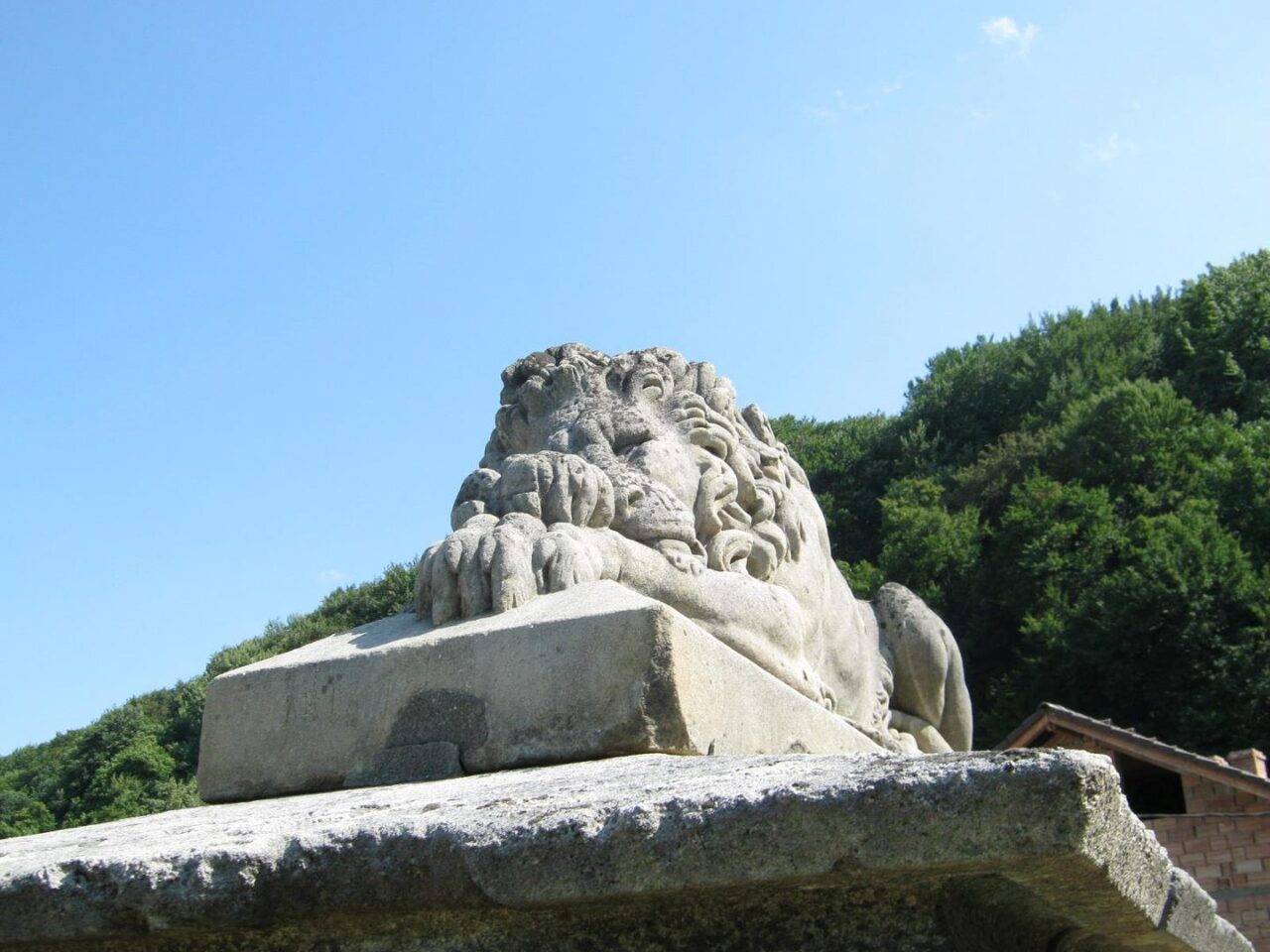 Monumentul funerar „La leu”, închinat generalului rus Grigori Yakovlevici Skariatin, va fi relocat