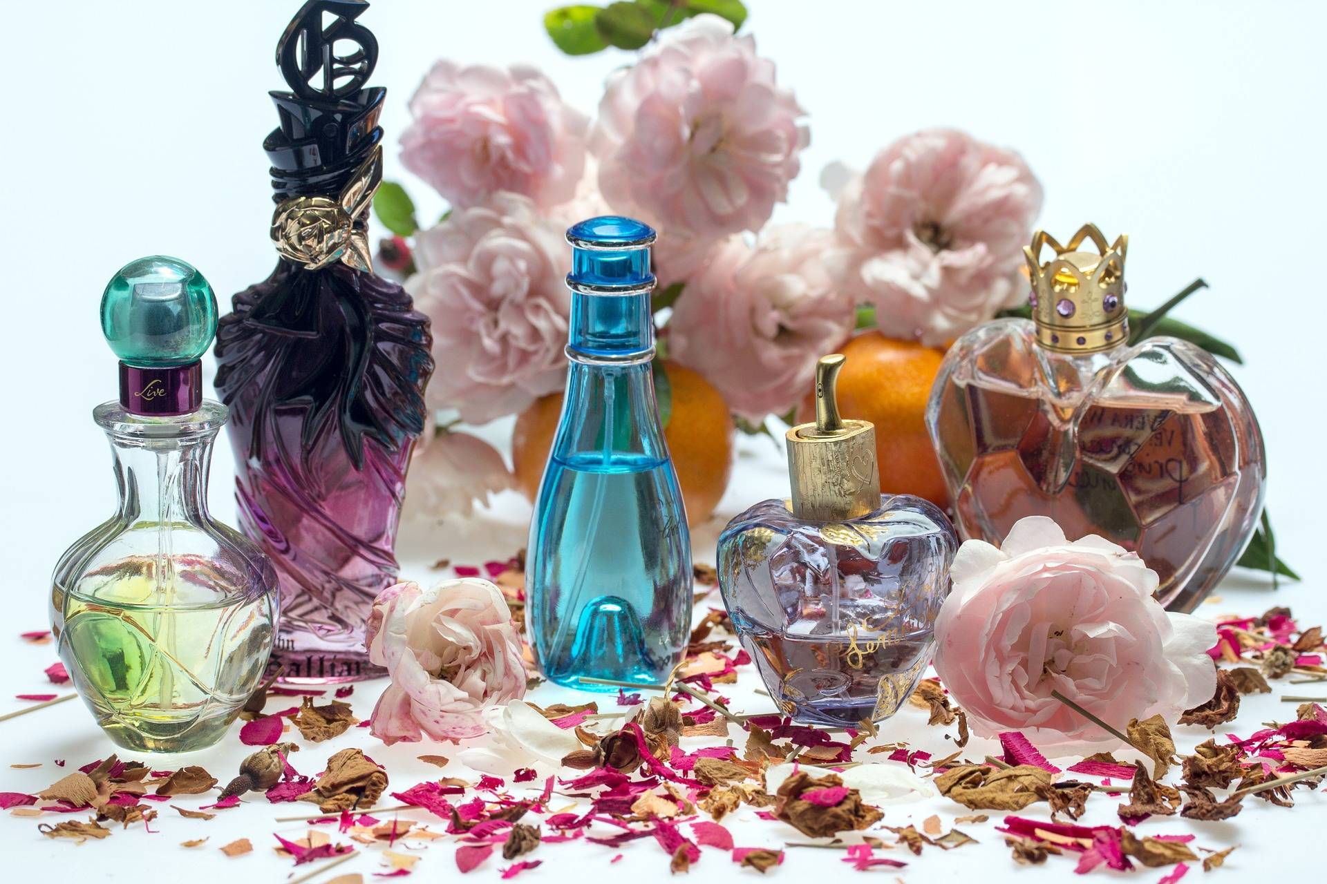 Secretele din spatele sticluțelor de parfum frumos decorate