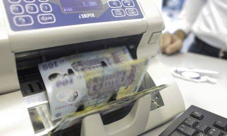 A fost anunțată o nouă tranșă de bani pentru cardurile sociale. Mai mulți români vor primi bani