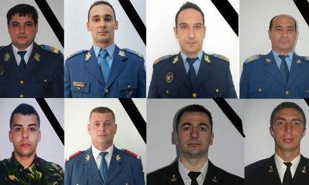 Cei opt militari decedați în cumplitul accidentele de aviație de la Constanța, decorați post-mortem de Klaus Iohannis