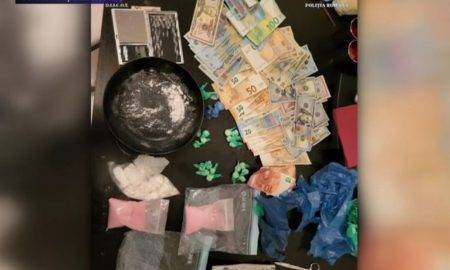 Traficanți de droguri, prinși în flagrant în Constanța. Indivizii vindeau droguri tinerilor de pe litoral