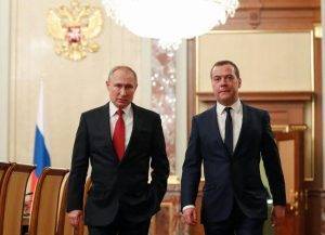 Dmitri Medvedev susține că orice intruziune a NATO în Crimeea duce la al treilea Război Mondial
