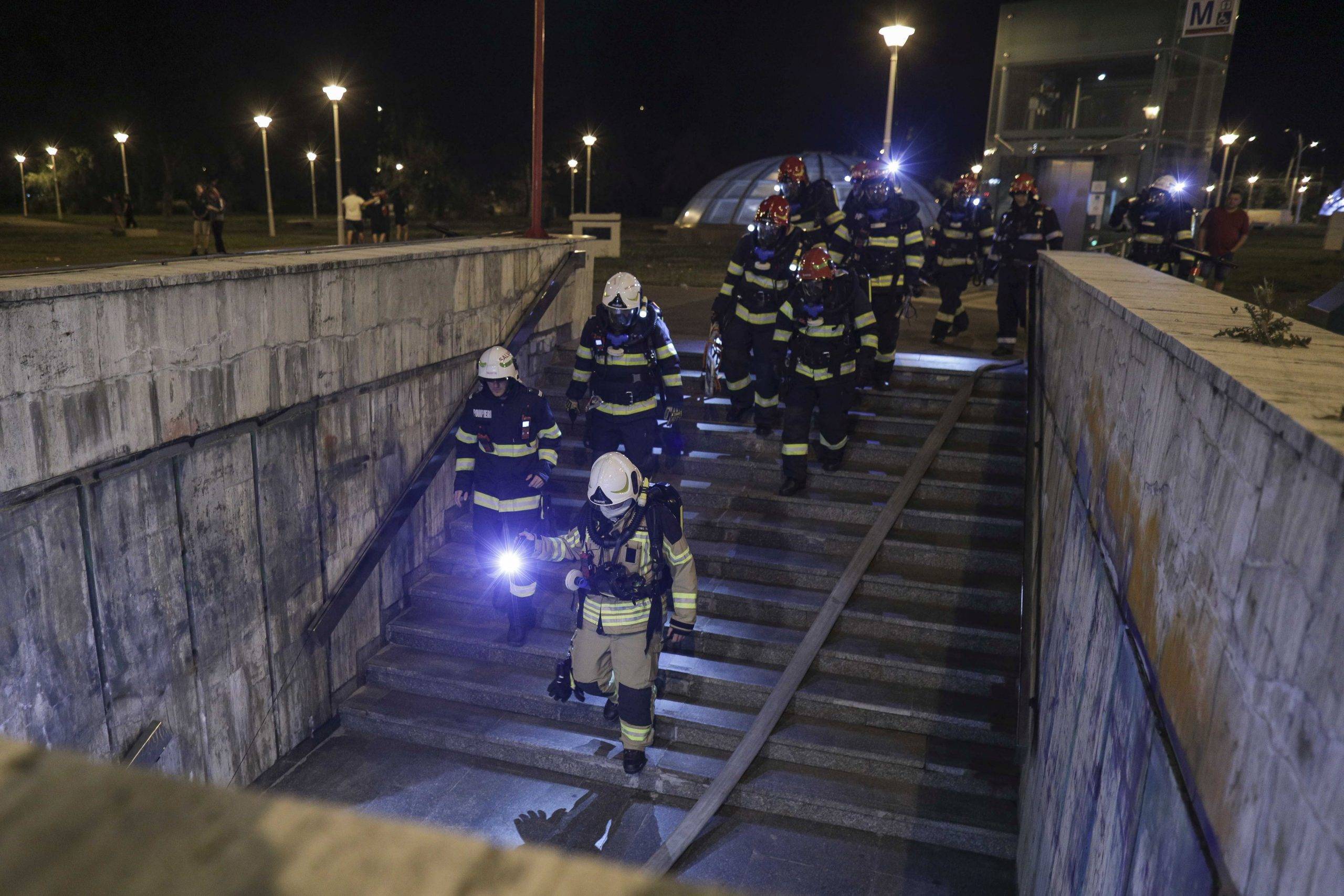 Pompierii au simulat o catastrofă la stația de metrou Eroilor. „Incendiu într-un metrou cu 300 de pasageri”