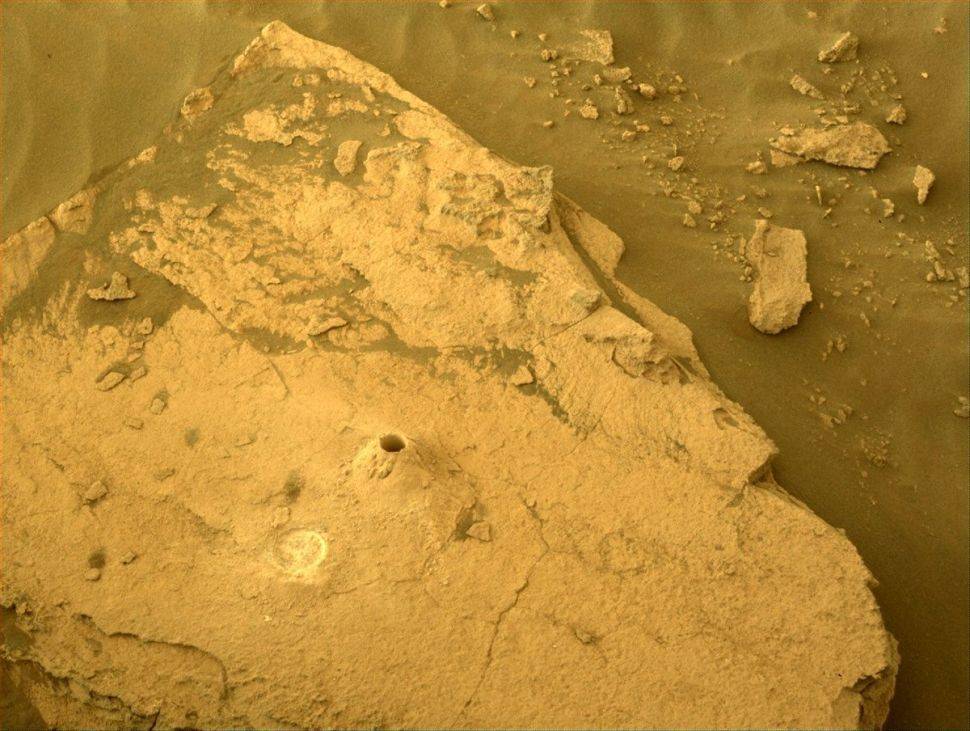 NASA se apropie de aflarea adevărului legate de apa de pe Marte. Rocile colectate de Perseverance îi ajută