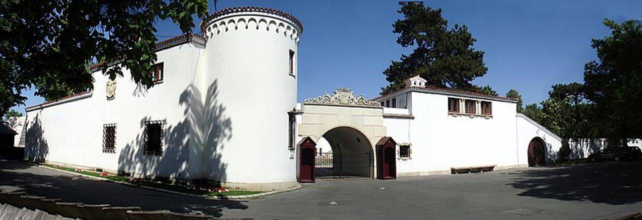 Începând de vineri, românii vor putea vizita expoziția regală „Palatul Elisbaeta”