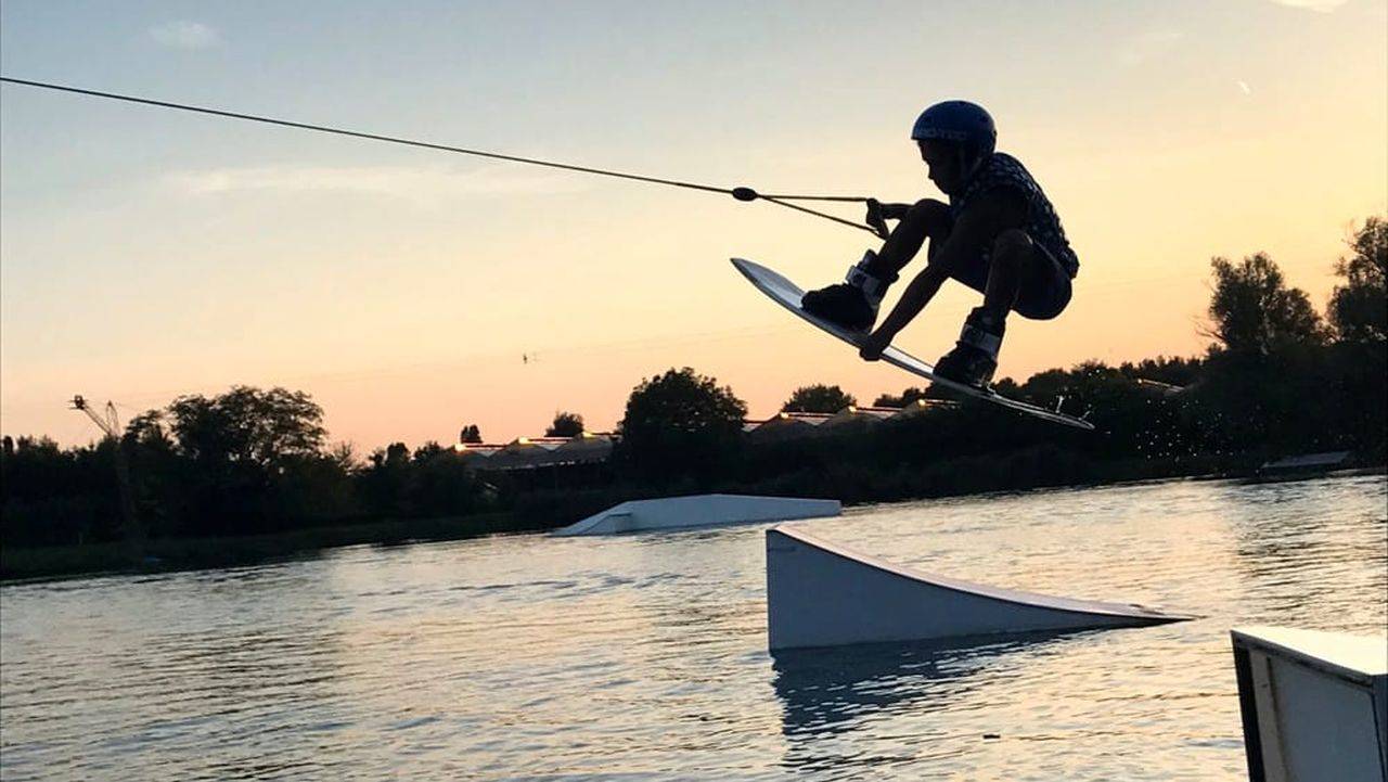 Inedit. Prima competiție oficială de Cable Wakeboarding din România va fi organizată la Sibiu