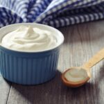 Beneficiile consumului de iaurt pentru digestie, oase, imunitate si sănătatea pielii