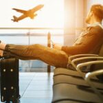 Zboruri anulate și întârziate: cauze, soluții și impactul asupra industriei aeriene