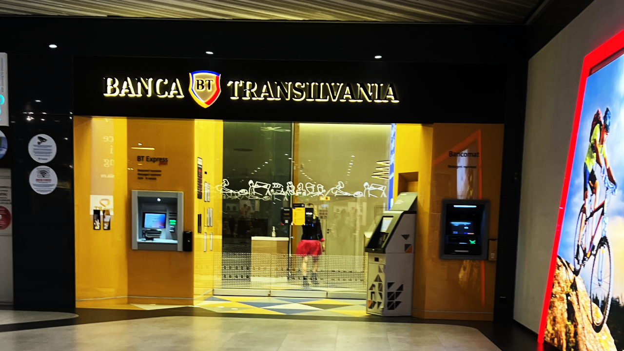 Banca Transilvania, alerte pentru clienții săi. Ce mesaje au primit românii cu conturi la această bancă