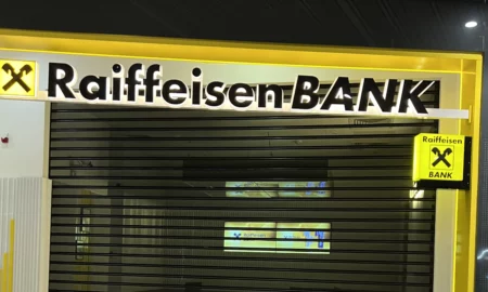 Raiffeisen Bank îți face vara mai frumoasă! Vouchere eMag in valoare de 10.000 de lei