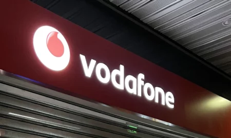 Vodafone oferă vouchere de 100 de lei GRATUIT oricărui client român