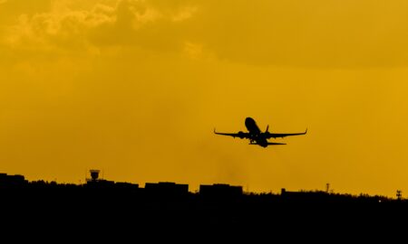 Evitarea obstacolelor aeriane: Cum să gestionezi și previi anulările și întârzierile zborurilor în vara aceasta
