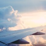 Zborurile matinale și târzii: Secretul economisirii și reducerii riscurilor la călătoriile cu avionul