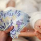 Creștere semnificativă a veniturilor pentru acești români! Sunt vizați părinții care lucrează part-time