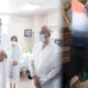 Vizita lui Klaus Iohannis la spitalul Floreasca stârnește controverse. Nemulțumiri legate de condițiile din spital ies la lumină