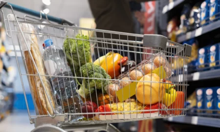 Alimente mai ieftine pentru români! Guvernul vrea sa extinda lista alimentelor cu preturi plafonate