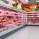 Alertă sanitară la Kaufland: Carne mucegăită și muște moarte în produse! Comisarii confiscă alimente și aplică amenzi