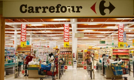 Dai PET-uri și pleci cu sacoșa plină de legume! Carrefour și partenerii săi dau startul ultimei ediții a campaniei Plata cu PET