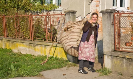 Discrepanțe mari în sistemul de pensii din România! Un sfert de milion de pensionari români supraviețuiesc cu sume infime