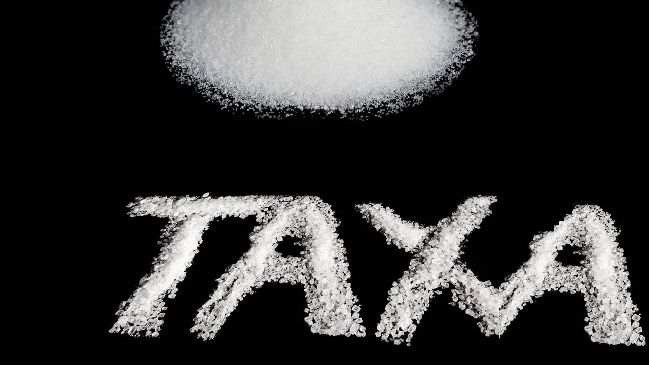 Lovitură pentru consumatori! Taxa pe zahăr poate crește prețul sucurilor cu 25%. Asociația pentru băuturi răcoritoare dă alarma