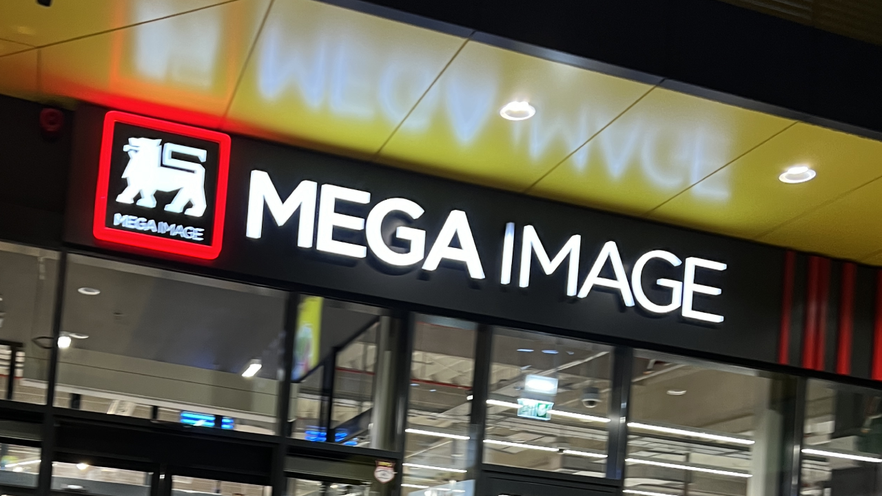 Vești bune pentru clienții Mega Image! Peste 4.000 de produse pot fi livrate la tine acasă, parteneriat cu Glovo