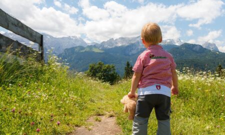 (P) Cum să te pregătești pentru o excursie cu copii la munte?