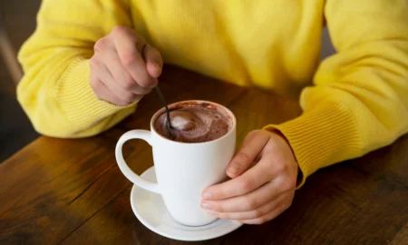 Rețetă tradițională pentru ciocolată caldă acasă, cea mai căutată băutură în sezonul rece